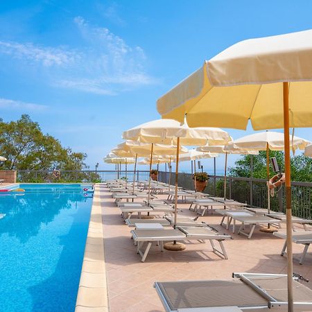 Hotel Antares يتوجاني المظهر الخارجي الصورة